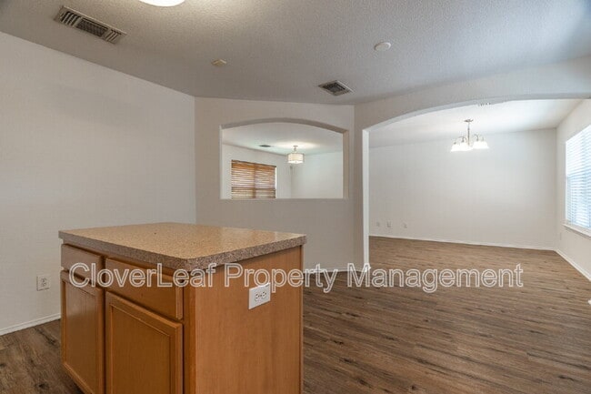 Building Photo - 446 S Water Ln