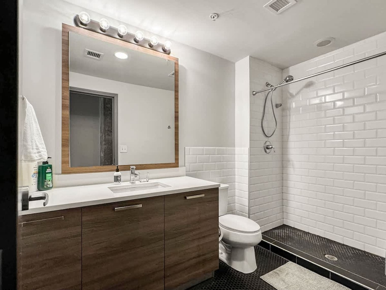 Building Photo - 500 S Ervay St