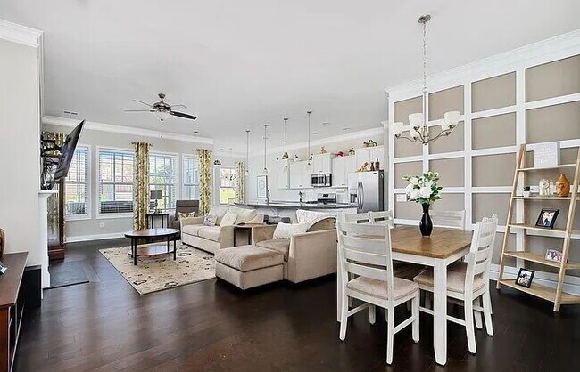 Building Photo - Spacious 4-Bedroom Retreat with 3 Full Baths in Anderson's Prime Location!