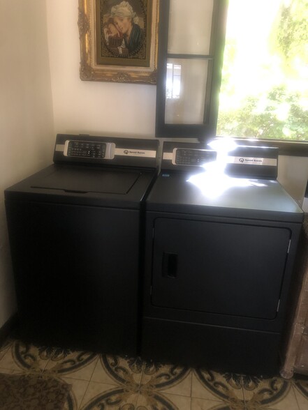 Washer/dryer new Speed Queen shared - 3018 Motor Ave