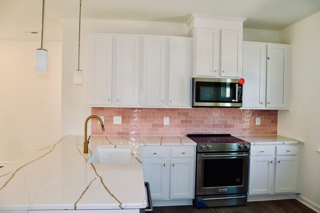 Building Photo - 400 Hacksaw Trl