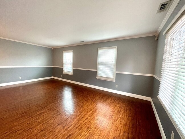 Building Photo - Beautiful 3-bedroom, 2.5-bathroom home