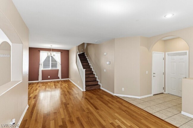 Building Photo - 527 Newberry Springs Dr