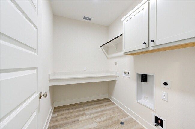 Building Photo - 16032 Mason Run Dr