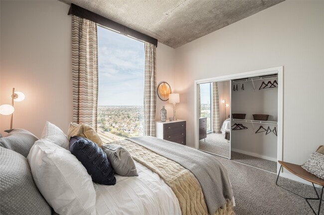 Building Photo - 5927 Almeda Rd