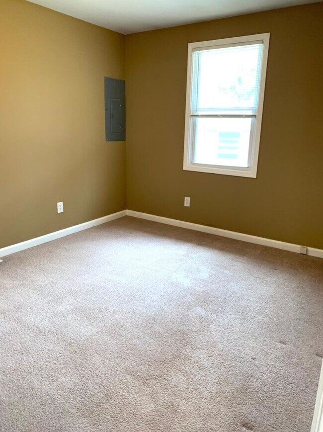 Building Photo - Cute 2 Bedroom Duplex in 37206 for $1400! ...