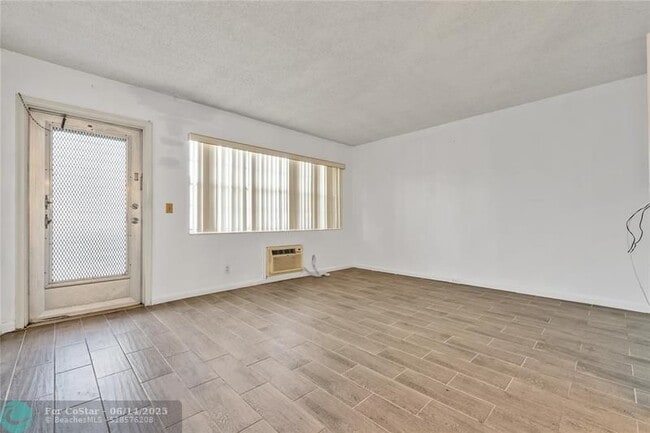 Building Photo - 165 Sussex I