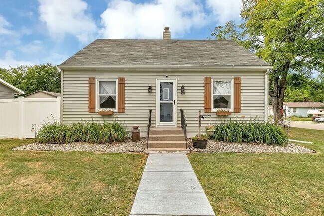 Building Photo - 401 7th Ave S