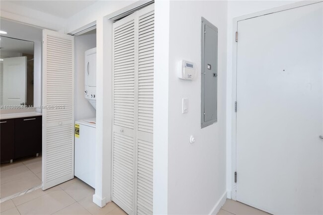 Building Photo - 333 NE 24th St