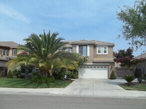 Building Photo - Large and spacious 2-Story home in Clovis ...