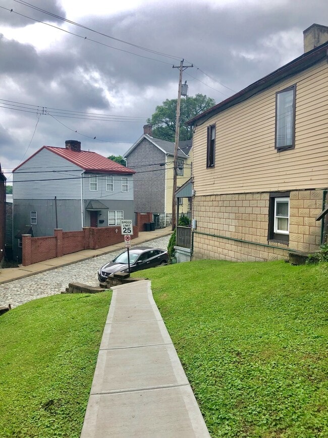 Building Photo - 32 Wyoming St