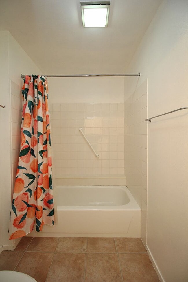 Building Photo - 1710 S Harbor Way