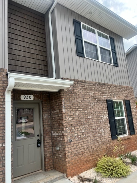 Building Photo - 920 Warrior Hill Dr