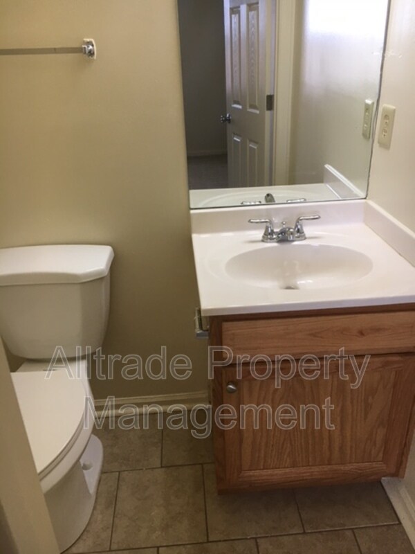 Building Photo - 2366 Chauvin Dr