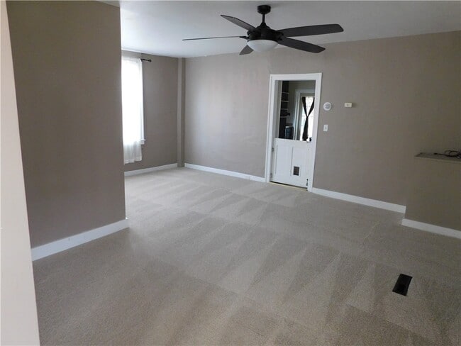 Building Photo - 321 N Main St