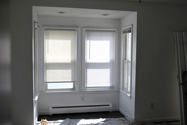 Building Photo - 68 Hussey St