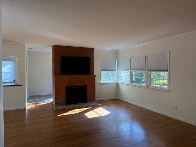 Building Photo - 108 Buena Vista Dr