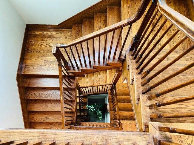 Building Photo - 3209 W Fairview Pl