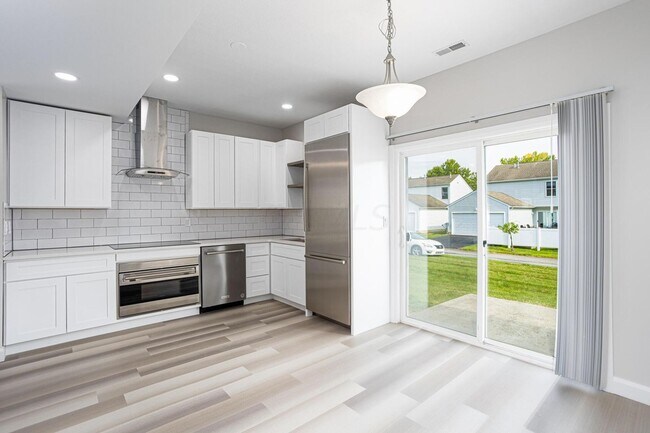 Building Photo - Townes of West Albany