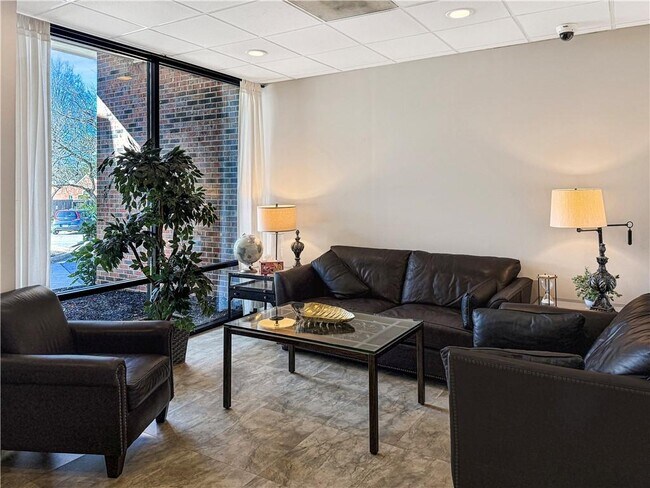 Building Photo - 475 Mount Vernon Hwy NE