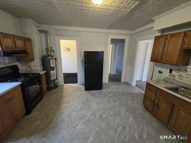 Building Photo - 779 E Main St