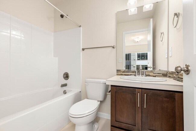 Building Photo - Modern Townhome with Garage in High Point Community