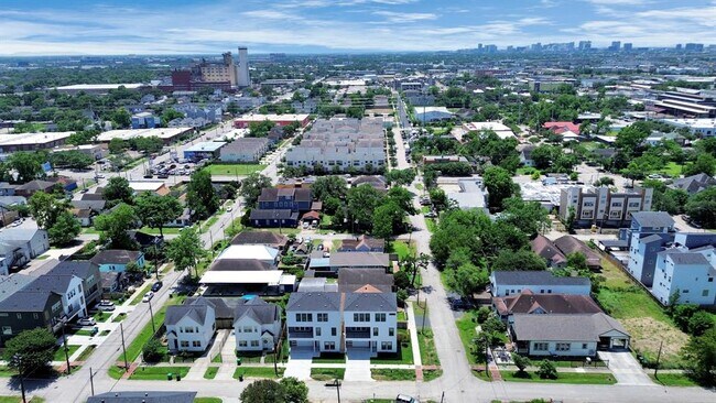 Building Photo - 3604 Runnels St