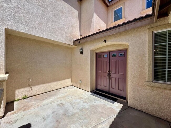 Building Photo - Beautiful Two Story 5 bedroom Home in the ...