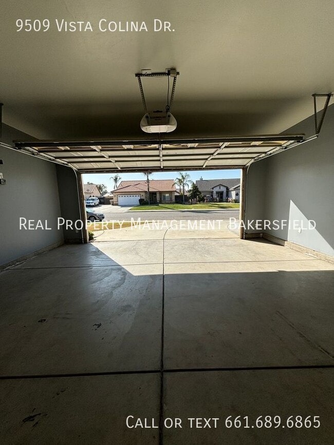 Building Photo - 9509 Vista Colina Dr