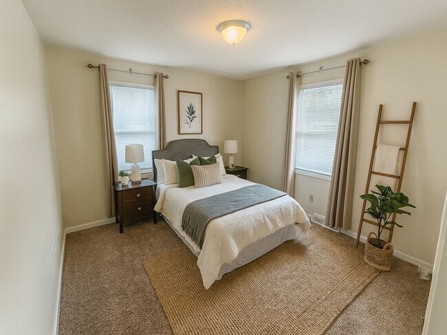 Building Photo - Beautiful 3BR 1BA Home w/ 2-Car Garage in Kansas City