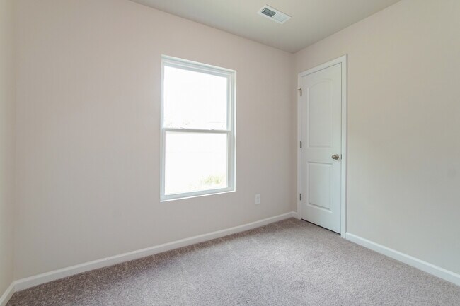 Building Photo - 2208 Cotton Dr