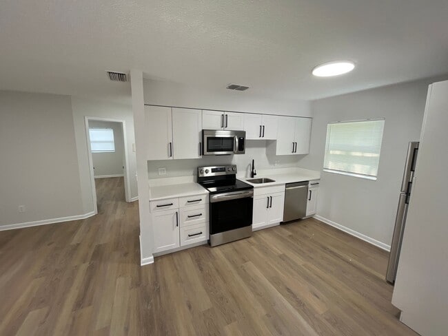 Building Photo - 126-132 E Harding St