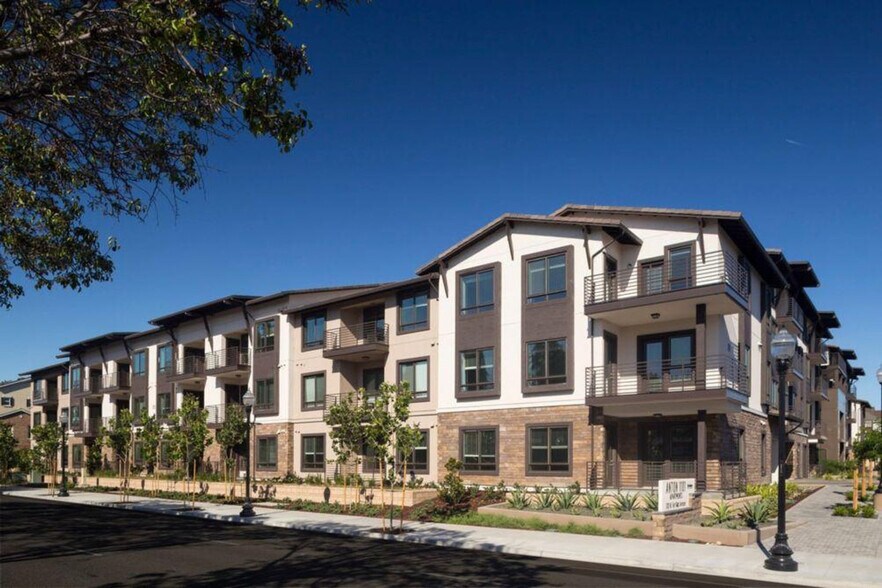Building Photo - 1101 N Fair Oaks Ave