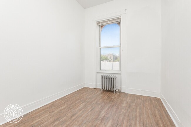 Building Photo - 812 Sterling Pl
