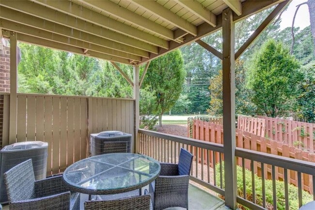 Building Photo - 1450 Edgebrook Ct NE