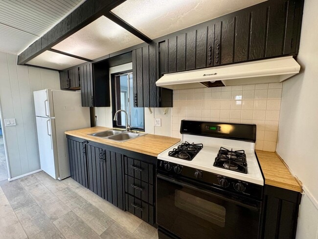 Building Photo - Cute Remodeled 3 Bedroom Home in Bullhead City, AZ