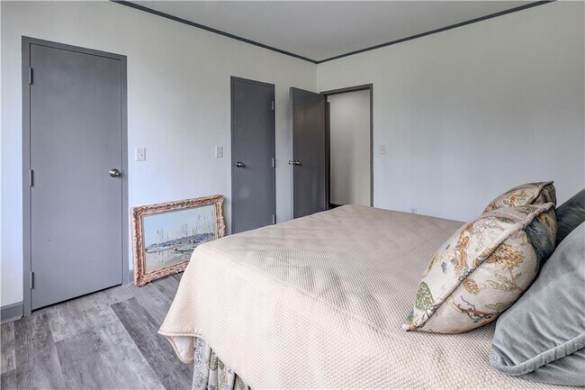 Building Photo - 2637 Peachtree Rd NE