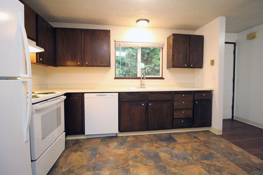 Building Photo - 5704 SW Beaverton Hillsdale Hwy