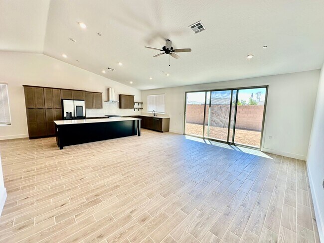 Building Photo - 5-Bedroom Lennar in Riverstone Community