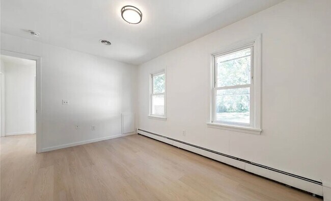 Building Photo - Beautiful 3 Bedroom Mentor Home