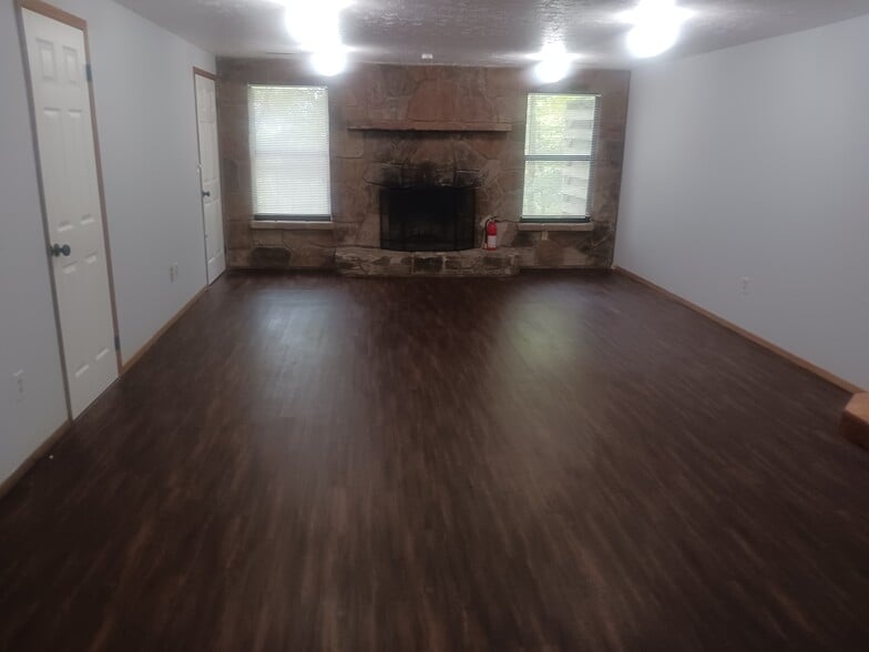 Building Photo - 4135 Dollys Dr