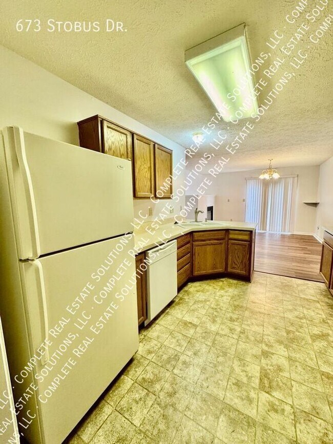 Building Photo - 673 Stobus Dr