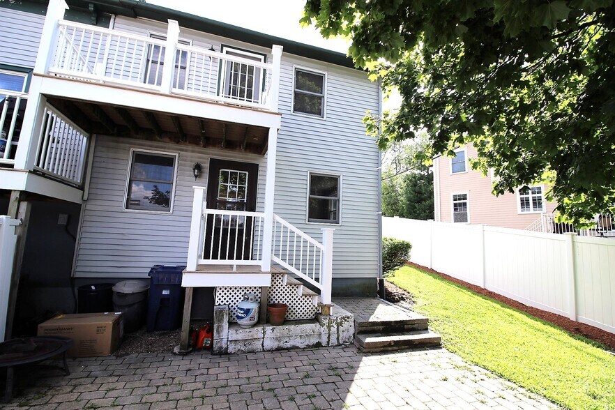 Building Photo - 154 Bigelow St
