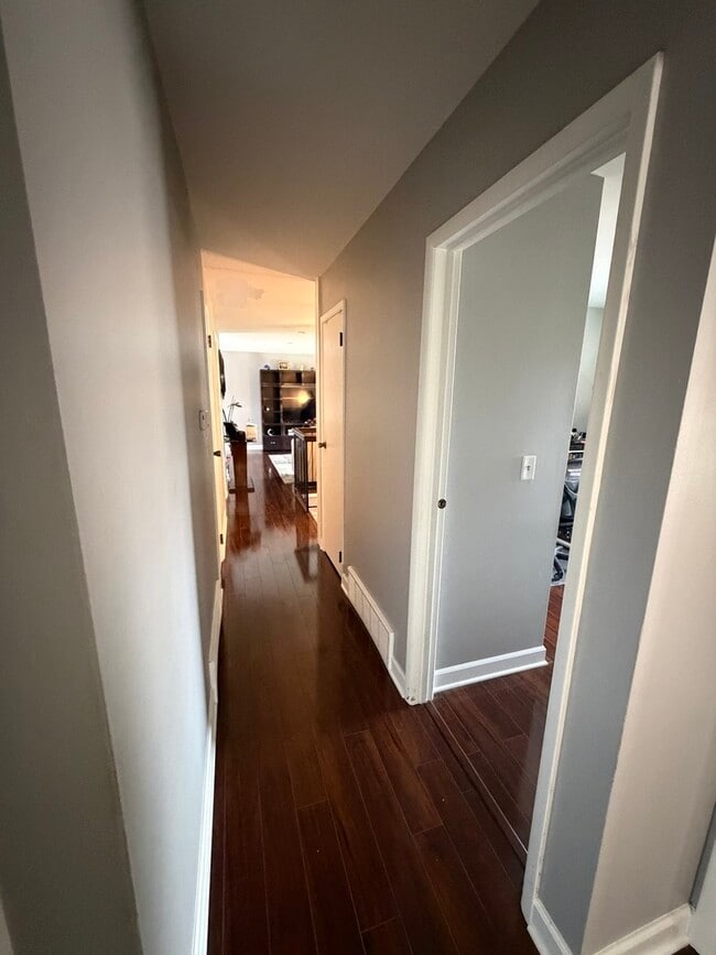 Building Photo - 715 Lacy Ave