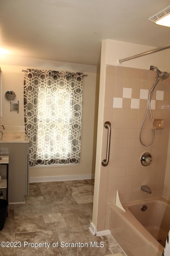 Building Photo - 63 Shore Dr