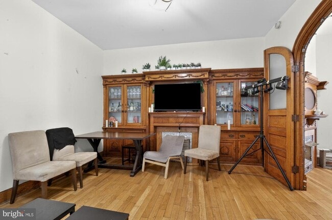 Building Photo - 4011 Pine St