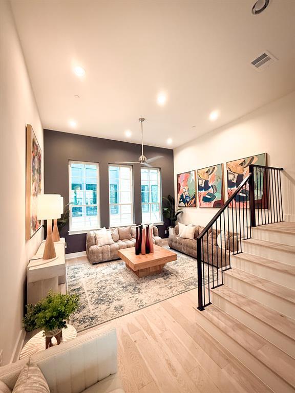 Building Photo - 264 Pullman Ct