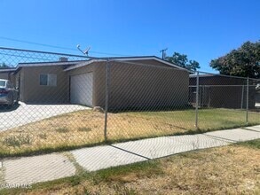 Building Photo - 45519 Cedar Ave