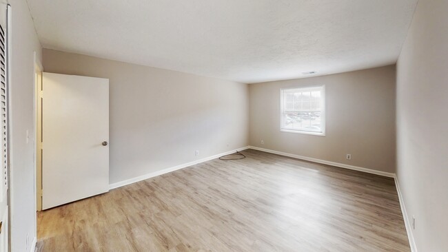 Building Photo - 502 Oak St