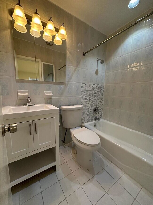 Building Photo - 2656 SW 28th Ct